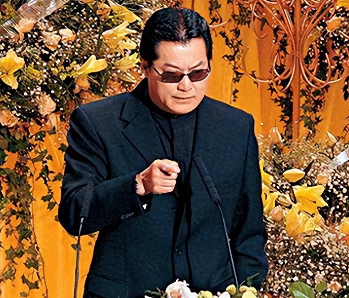 谢贤称她是养姐,她和李小龙毫无区别.张学友认她