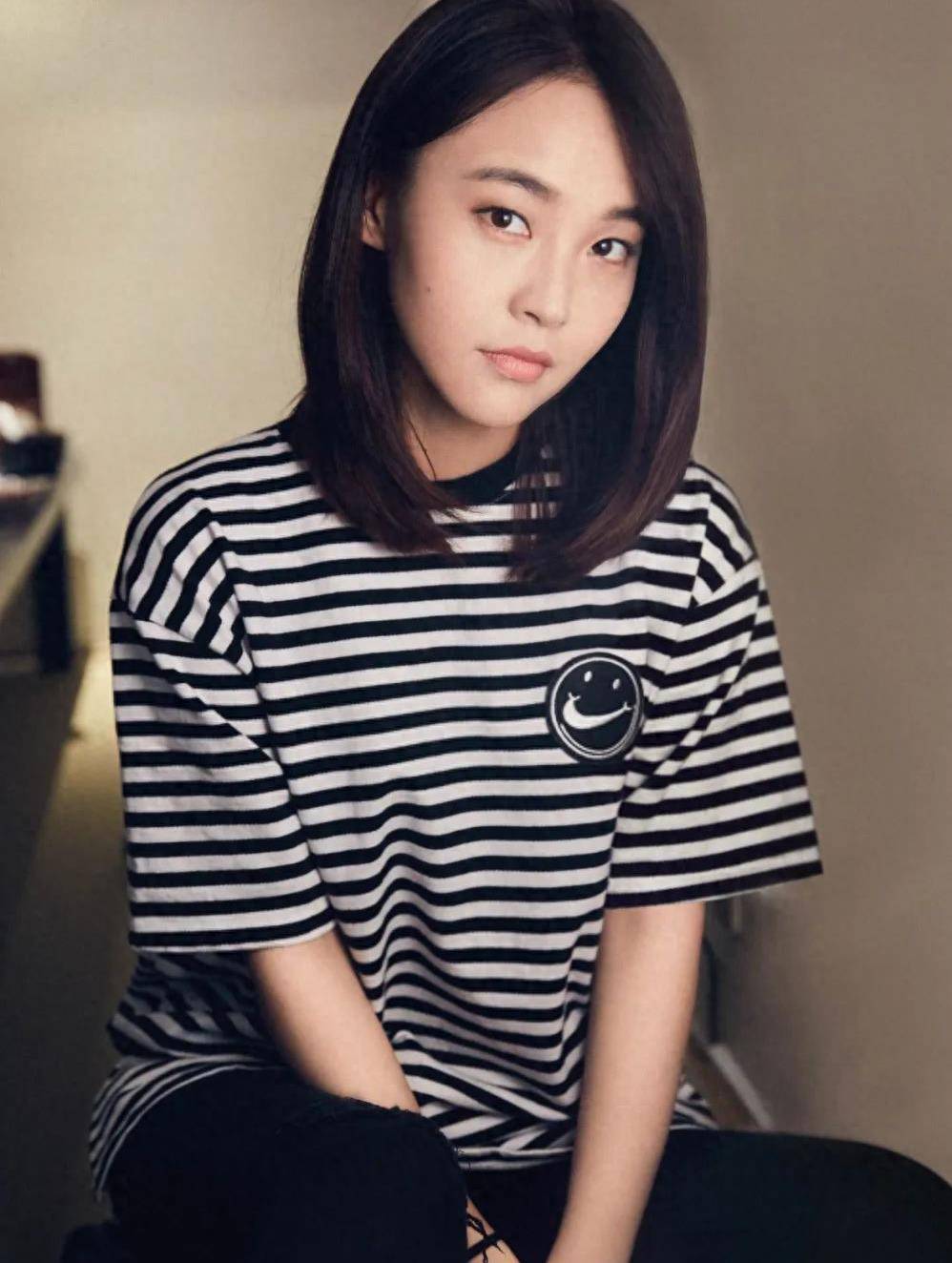 张佳宁出生在一个看似幸福的家庭,父亲是一位学者,母亲是一位老师.