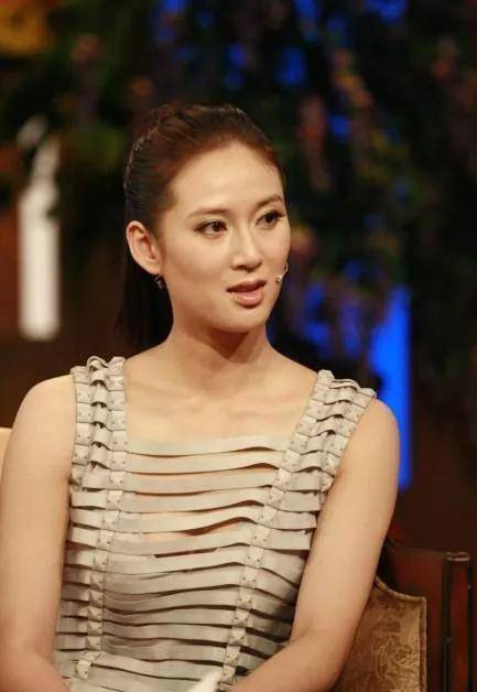 赵柯扮演苏檀儿(宋轶)的母亲,宁毅(郭麒麟)的丈母娘,但年届不惑的赵柯