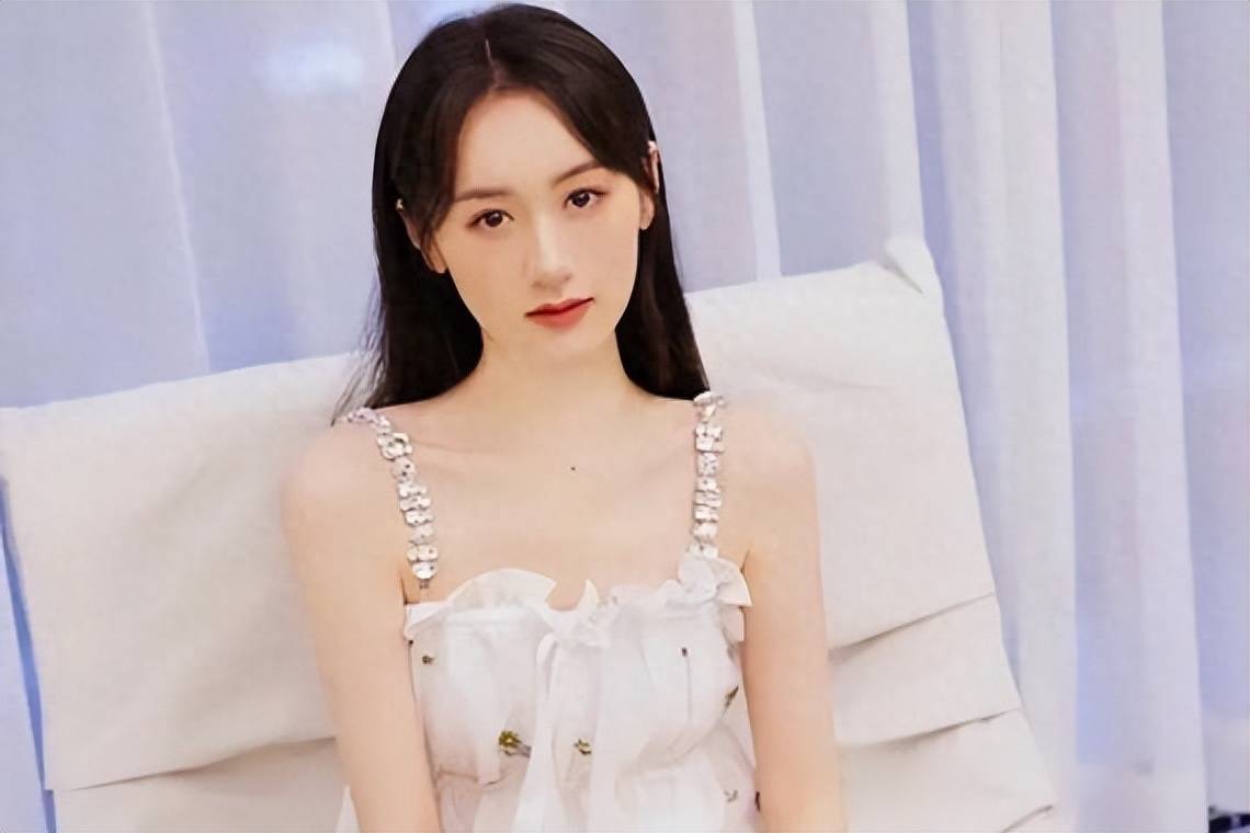 此前,宋祖儿和蒋依依也因税务问题在网上引起轩然大波.