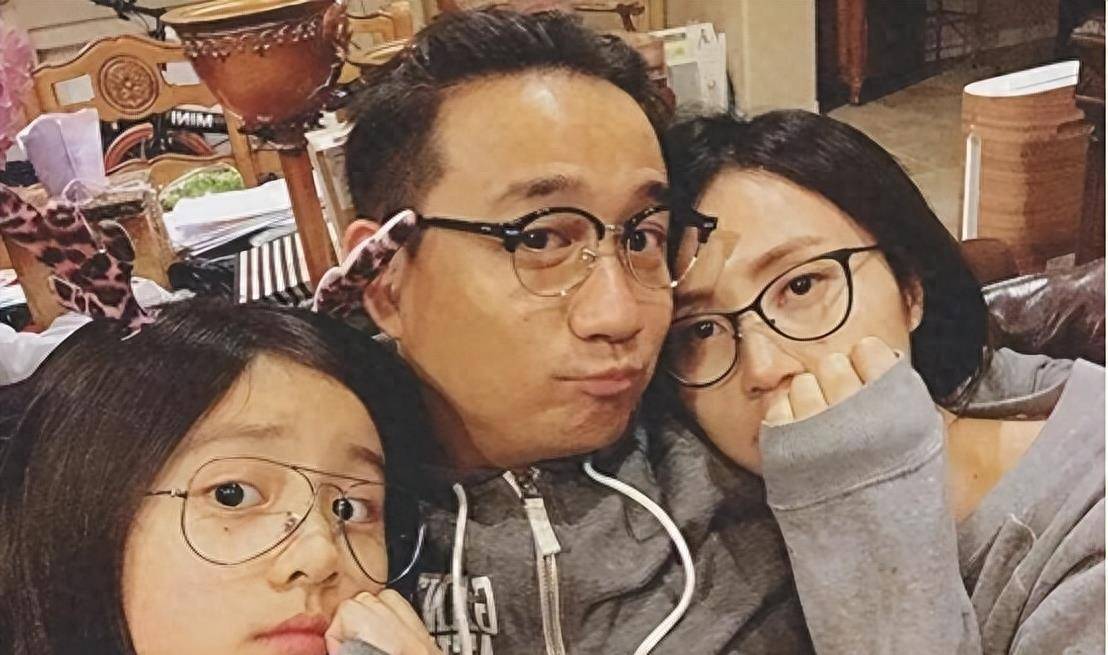 "娱乐圈素有"完美家庭"之称,没想到人人都是"戏精",都戴着面具.