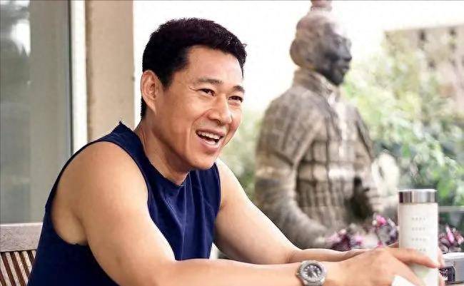 张丰毅之子张博宇:父亲不出席我的婚礼,我明白是为了我好_儿子_父母