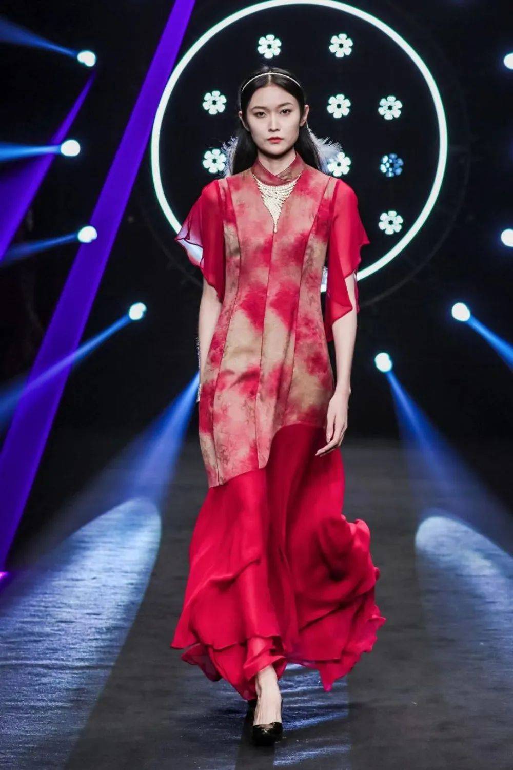 2024春夏中国国际时装周落幕 新面孔秀霸花落谁家?