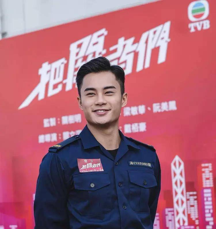 最近tvb再有新星被挖掘,他就是年仅25岁的孔德贤,近几年都保持着很高