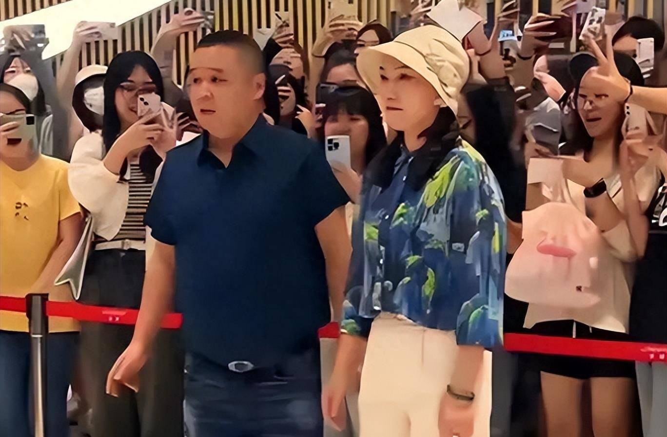 王俊凯被曝与父母不和,疑似因为他们利用他开奶茶店,吃相太难看_孩子