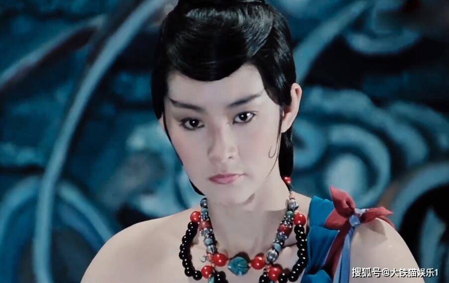 1986年他执导的《刀马旦》里,林青霞,钟楚红,叶倩文三美同台竞艳,一时