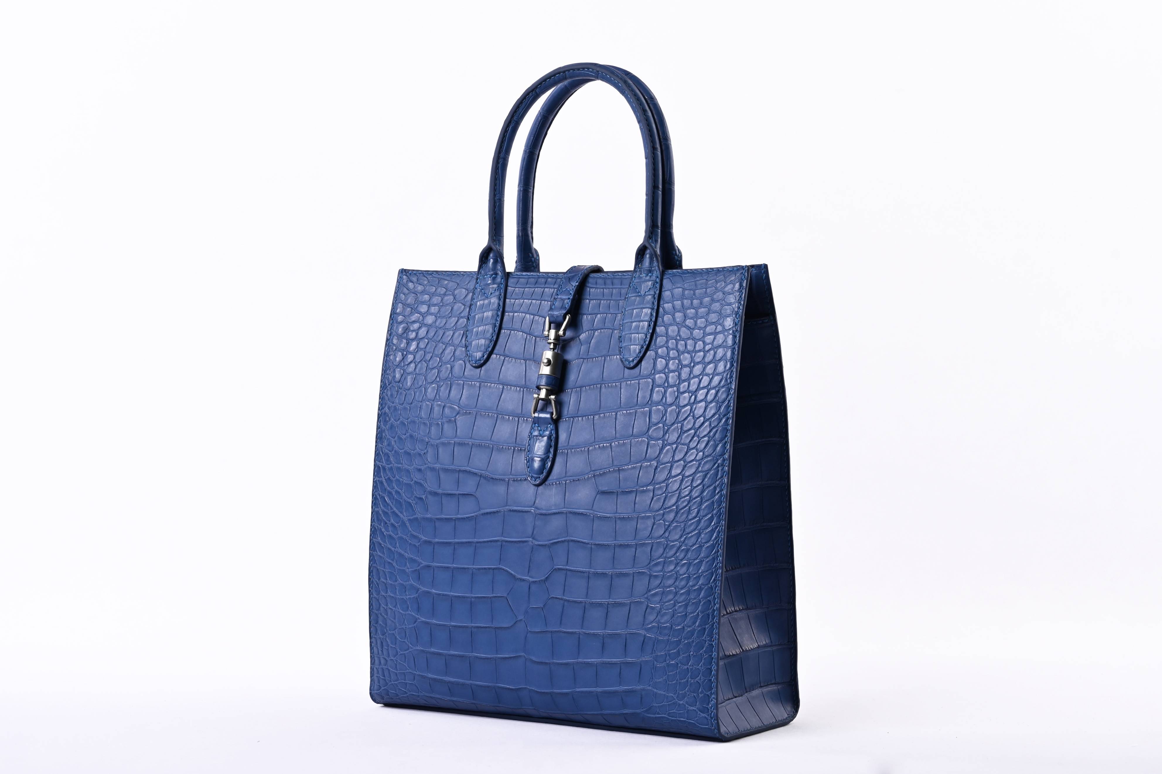 原来古希腊时期鳄鱼皮制品就是高贵的象征_皮具_奢侈品_工业革命