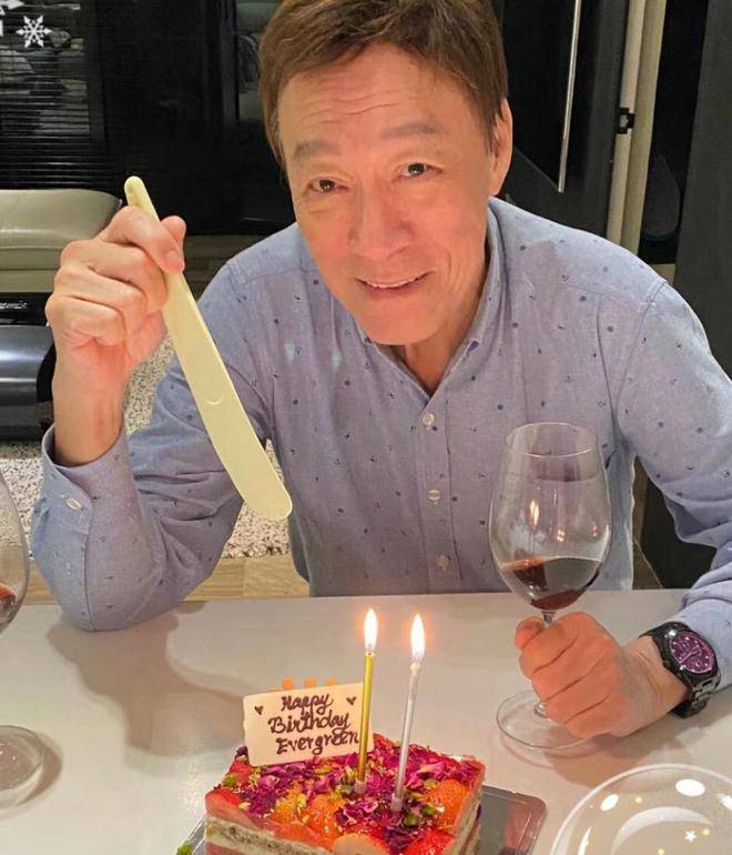 一生感情丰富坎坷,曾被称"灾星",却敢爱敢恨,50多岁再度嫁人_翁静晶