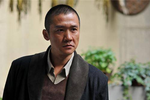 黄志忠接到一个越洋电话,电话那头是他的儿子:"爸爸,《八佰》我看完了