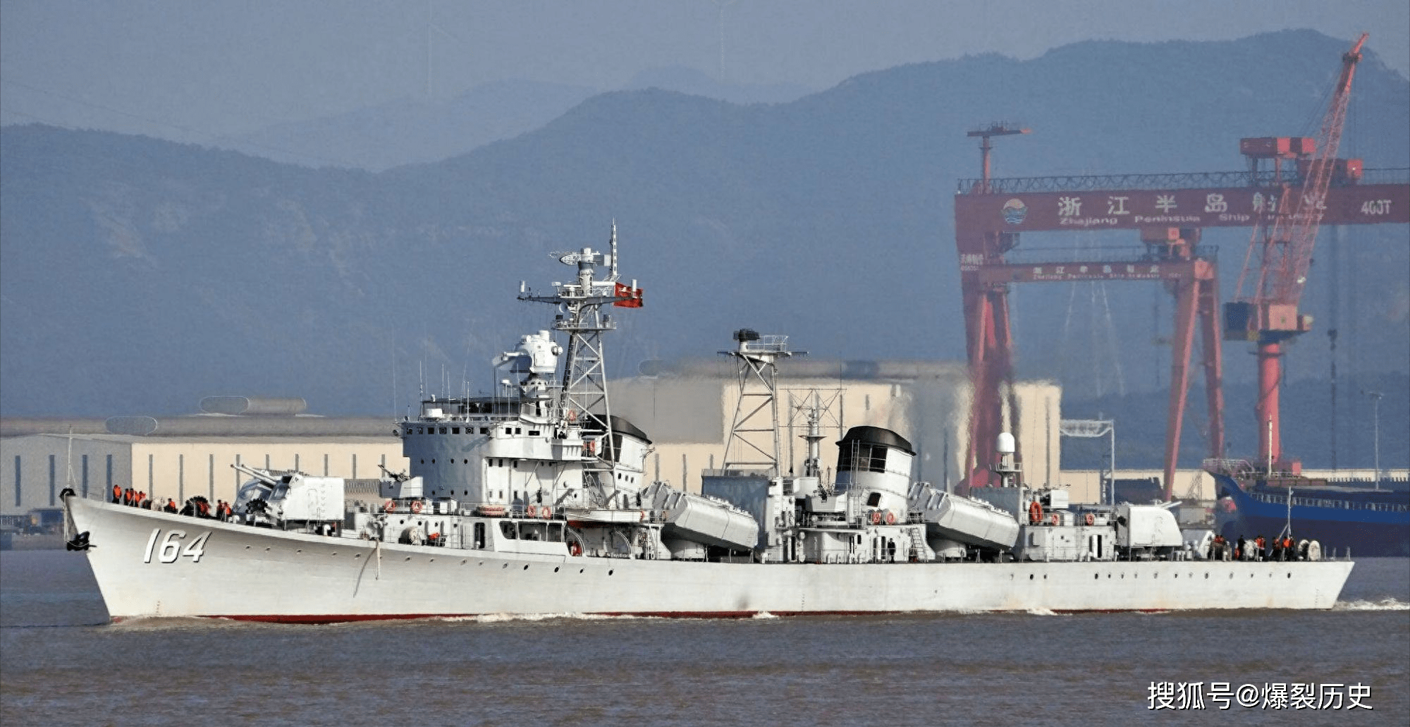 重庆号驱逐舰图片