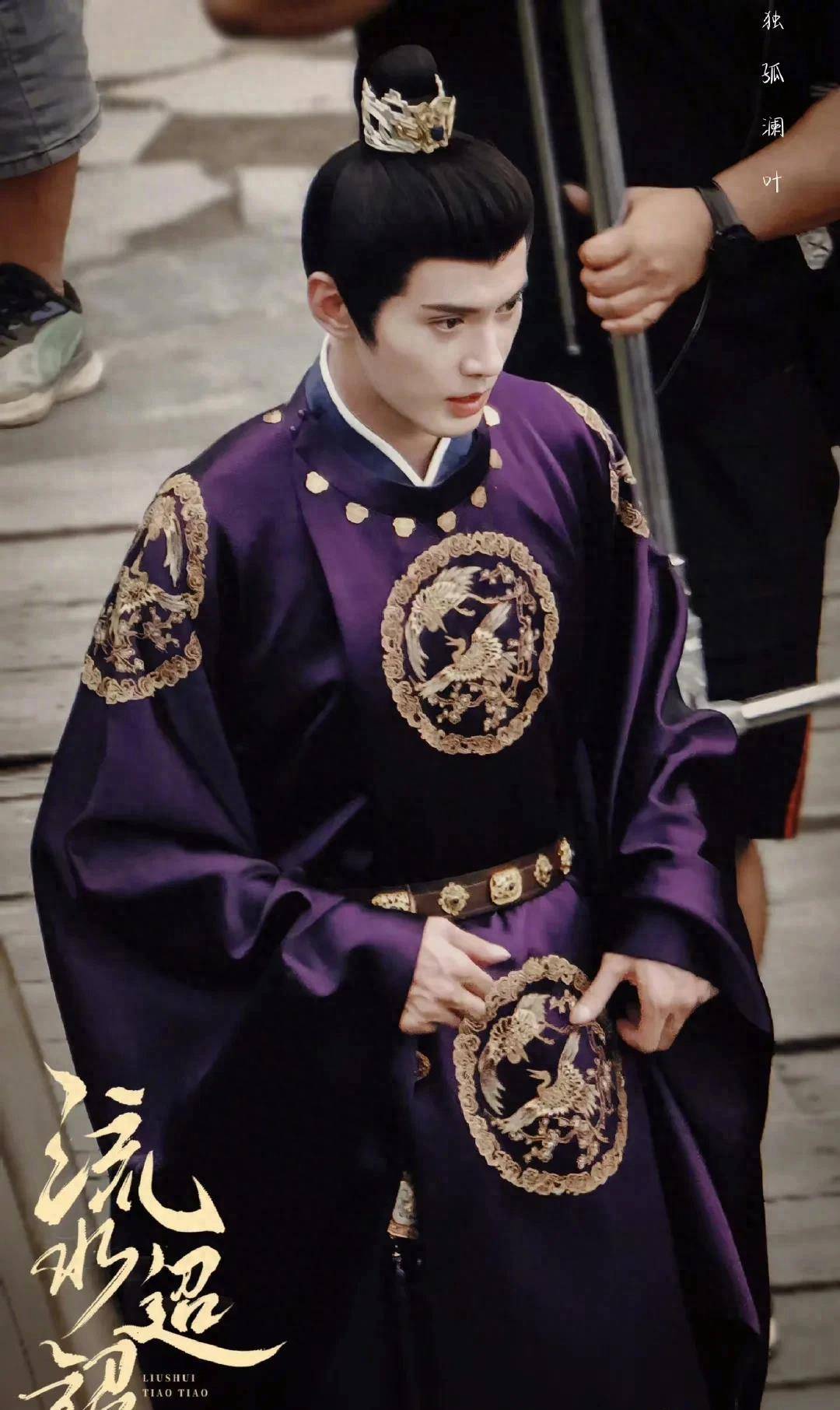 今日娱瓜:赵丽颖肖战迪丽热巴龚俊徐正溪蔡文静郭晓婷丞磊赵今麦_骄阳