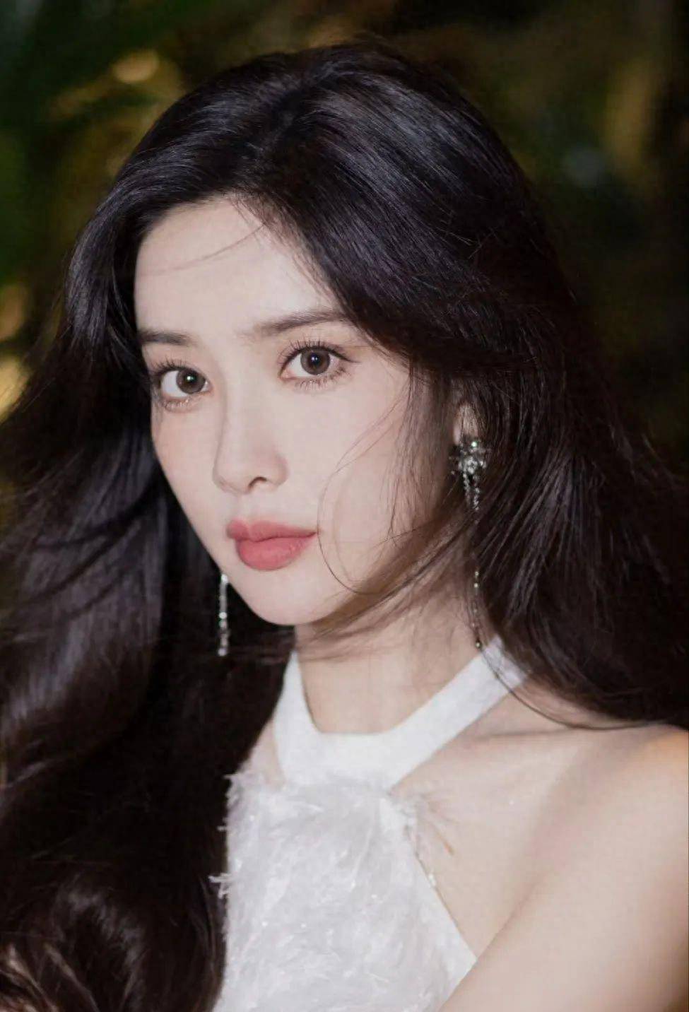 鞠婧祎变身美妆博主?徐亮老板_公司_网友_部分