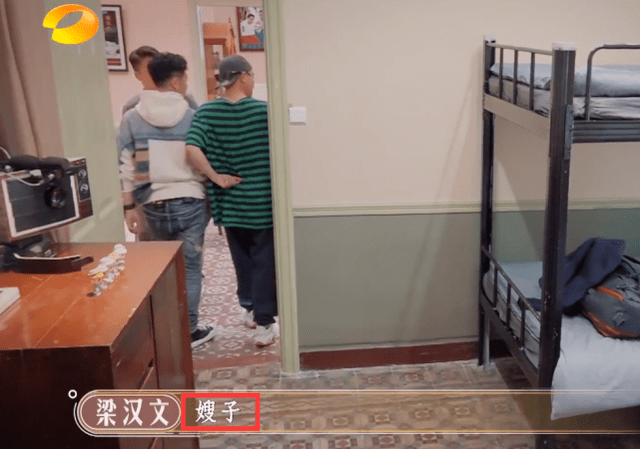 陈小春隔空对应采儿说11遍我爱你,张智霖看着酸成表情包_兄弟_节目