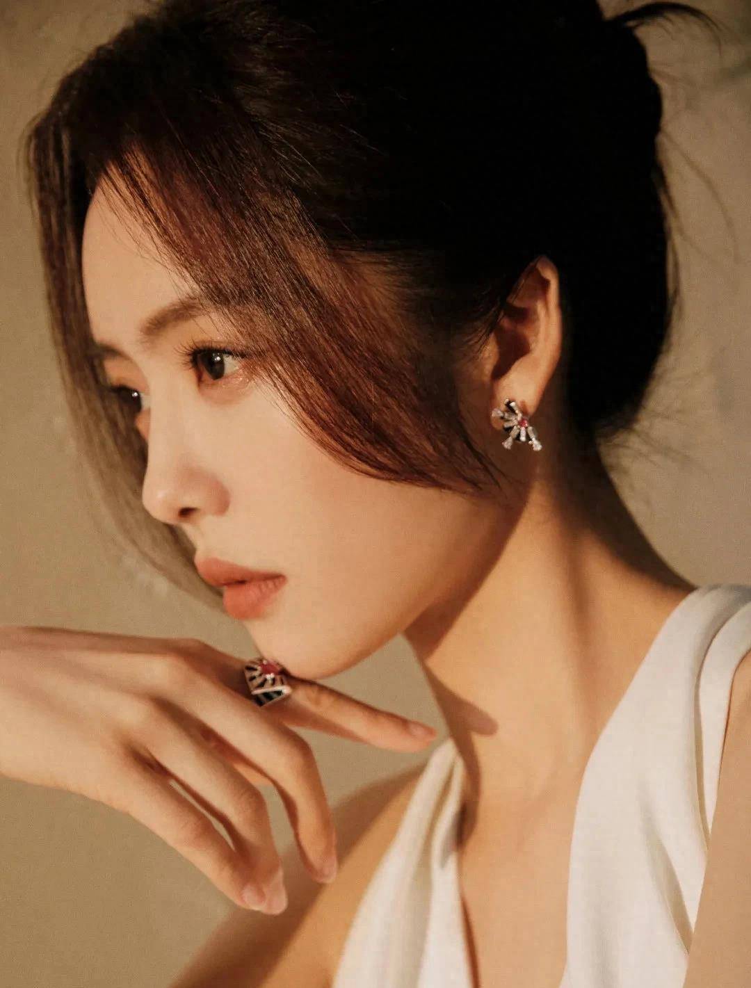 肖战迪丽热巴龚俊徐正溪蔡文静郭晓婷丞磊赵今麦_骄阳_狗头_照片