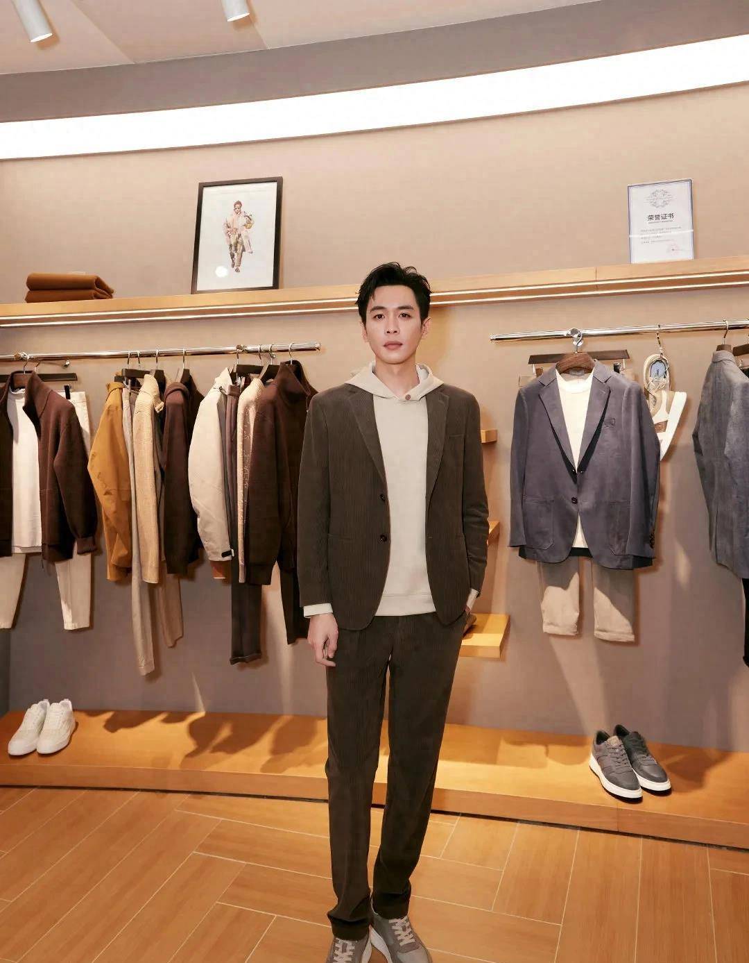 今日娱瓜:任嘉伦刘亦菲龚俊张若昀刘学义许凯张天爱邓为杨超越_路透社