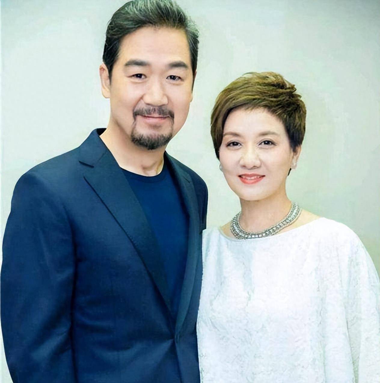 "上梁不正下梁歪"张国立一家人走到今天这一步,绝非偶然_张默_邓婕