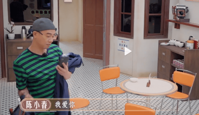 陈小春隔空对应采儿说11遍我爱你,张智霖看着酸成表情包_兄弟_节目