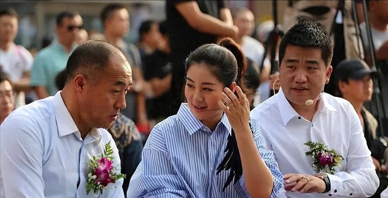 她不顾反对嫁富豪,赵大叔:所有人不许参加她婚礼_毕畅_隋宏洋_生活