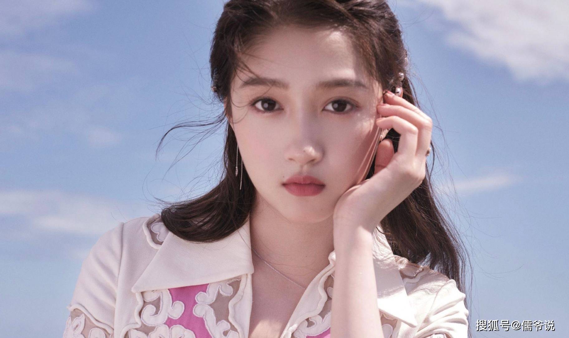 关晓彤代言品牌成老赖,关父是大股东,被嘲是迟来的生日礼物,工作室