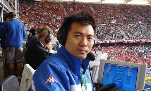 伟大的左后卫事件之后,黄健翔一直都在走下坡路,他一直都在吃自己20年