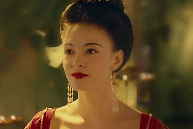 在新剧中,张榕容饰演男主的初恋徐雅欣.