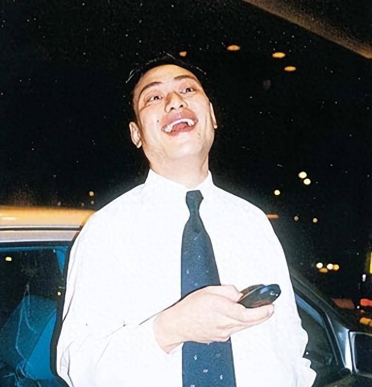 他是香港最浪漫的富豪,他与袁咏仪有染,因心脏病去世,享年47岁_罗兆辉