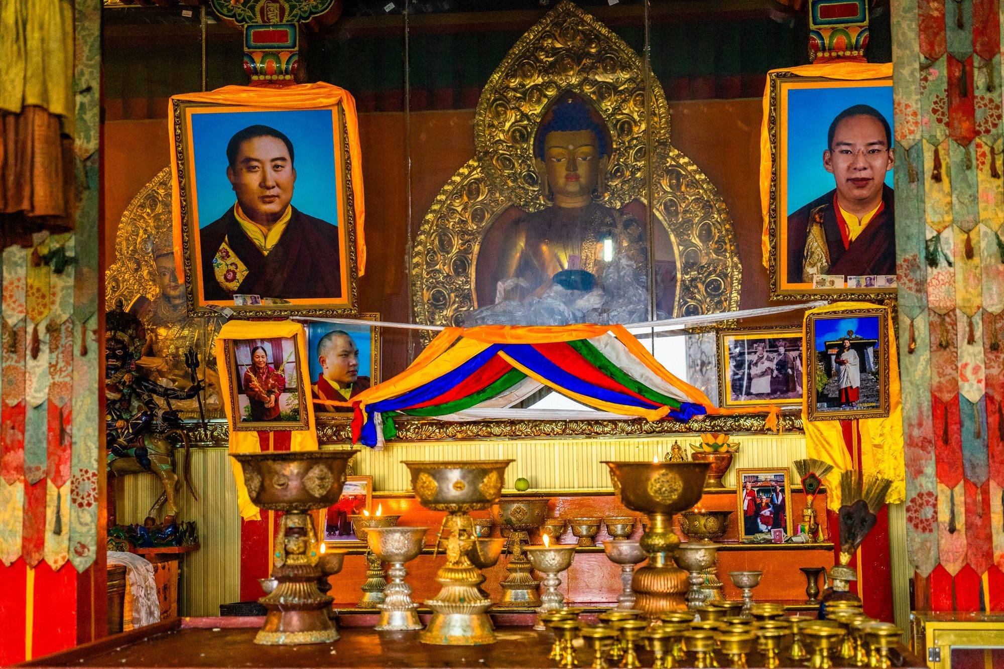 中印边境上的寺院,位于半山腰之中,充满神秘_亚东县_寺庙_活佛