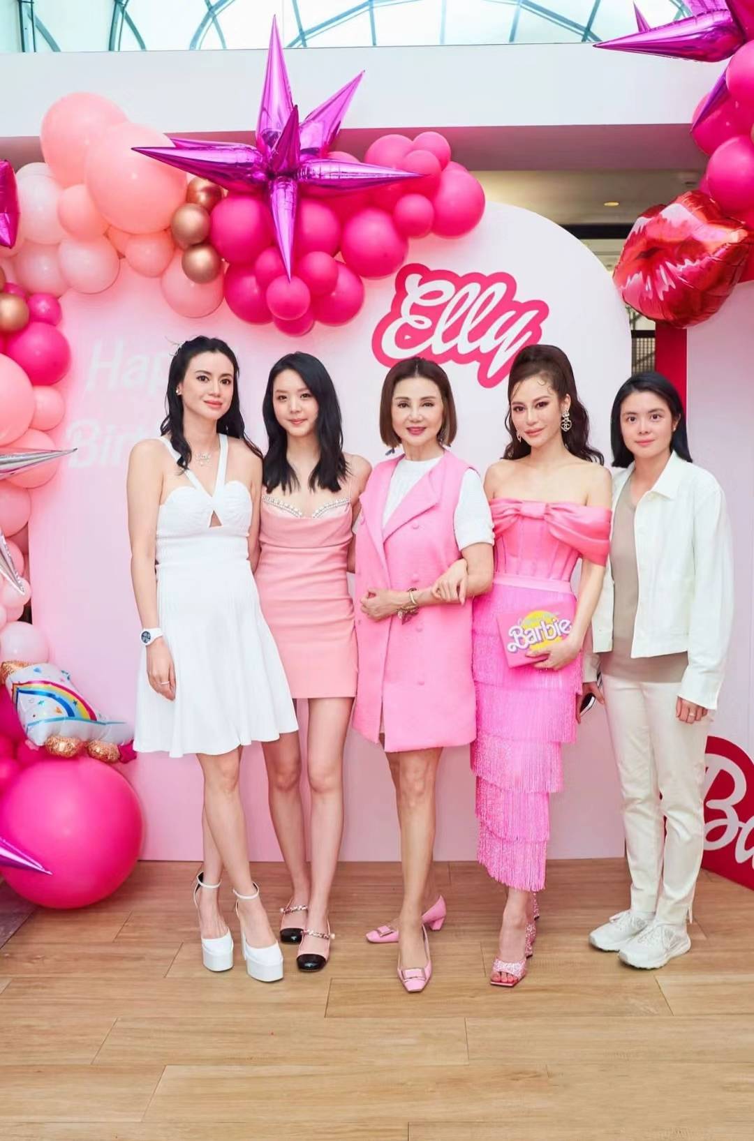 98岁余宝珠近照曝光,满面红光精神好,并亲自为前儿媳谢玲玲庆生_婆婆