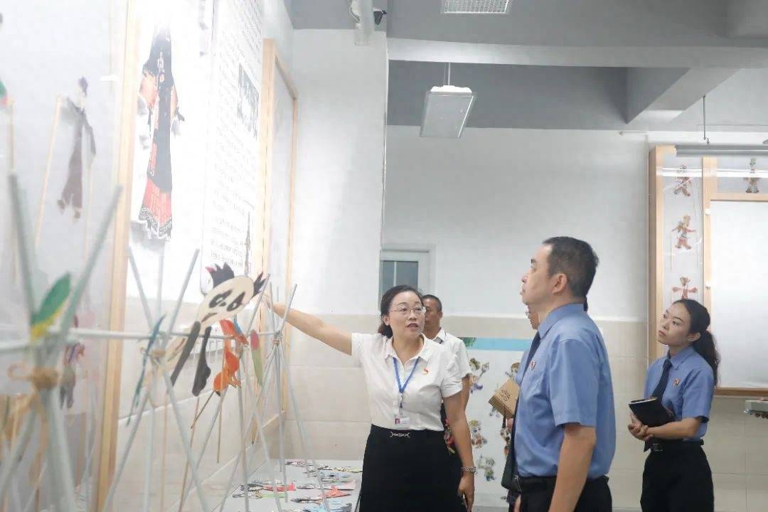 成都市检察院党组成员,机关党委书记梁勇受聘担任大邑县潘家街小学