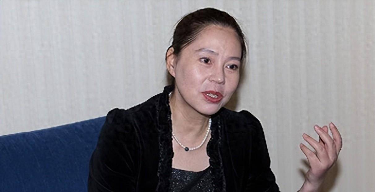 胡娜:前全国网球女单冠军,比赛期间叛逃美国,晚年回国卖画捞金_沈建球