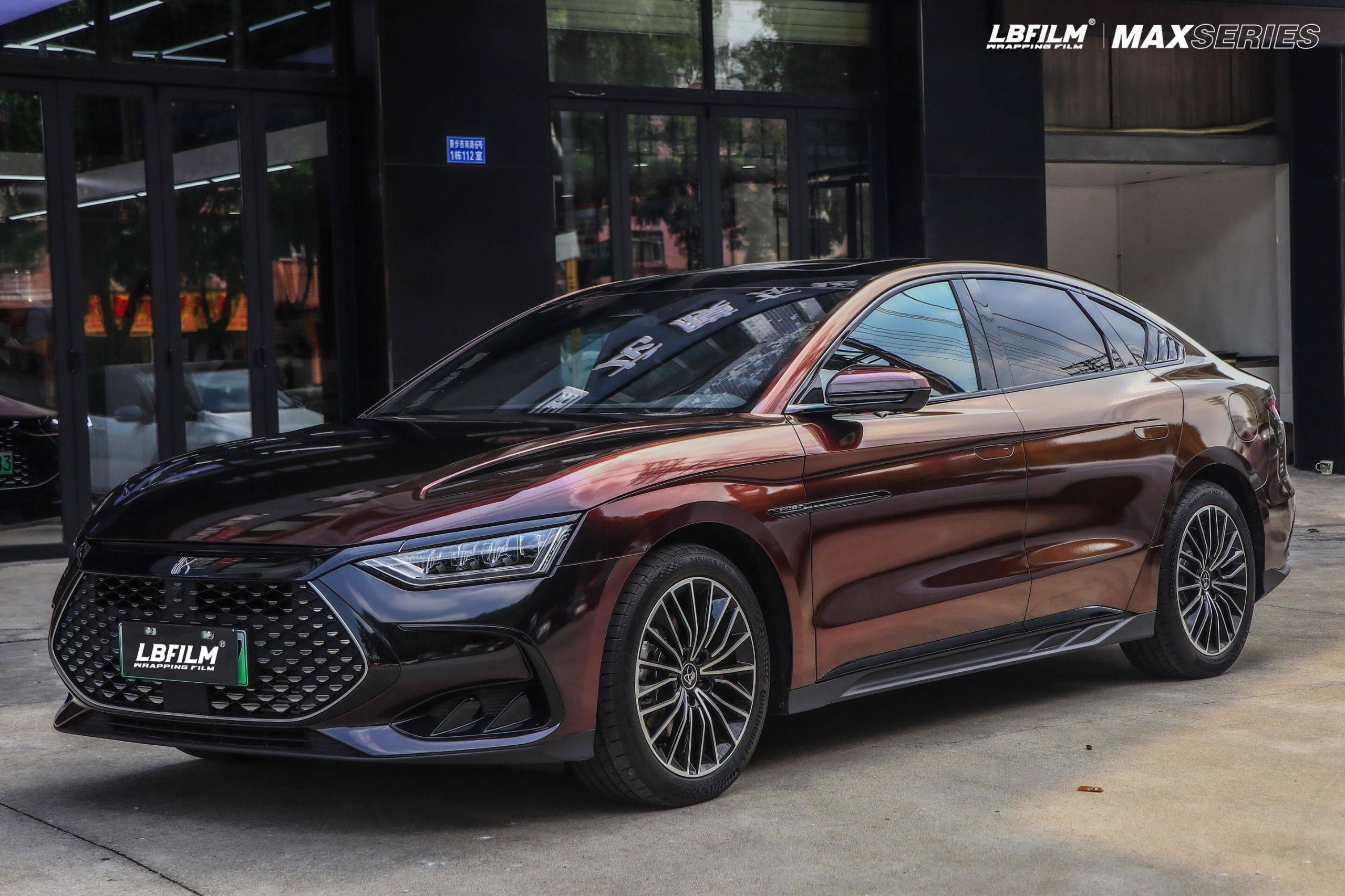 比亚迪汉lb改色膜颜色黑魅红,既高贵热烈 又沉稳内敛