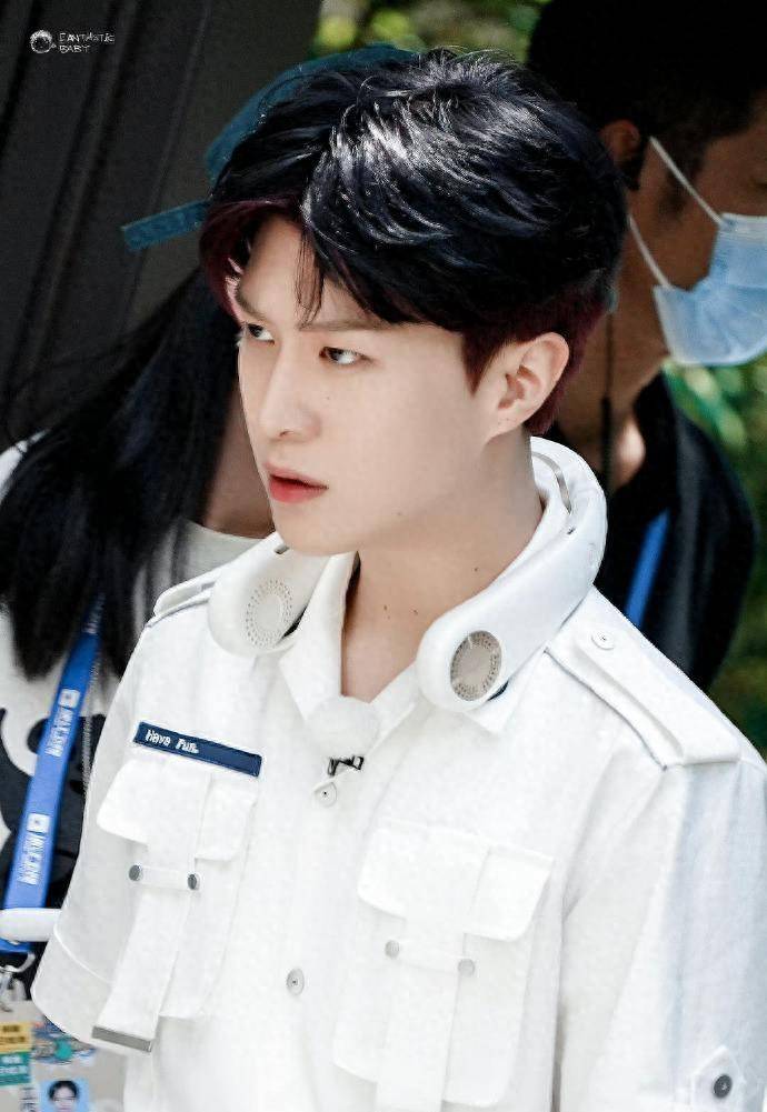 大师:胡先煦一句话吓呆记者,蒋欣更是尴尬名场面_范丞丞_王子异_宋茜