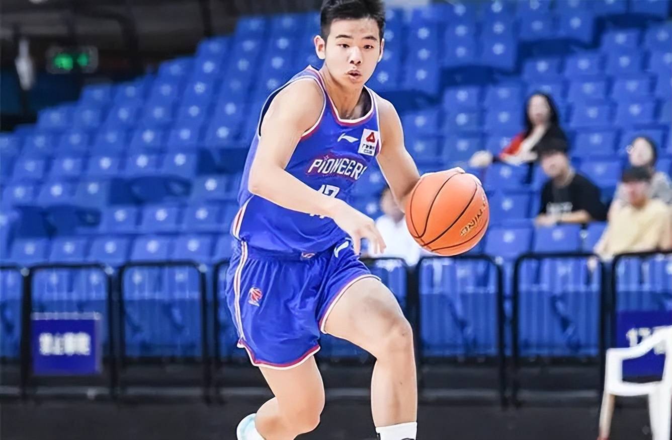 宋文浩:从三号位打到一号位的全能战士的角色,掀起"青春风暴"_青岛队