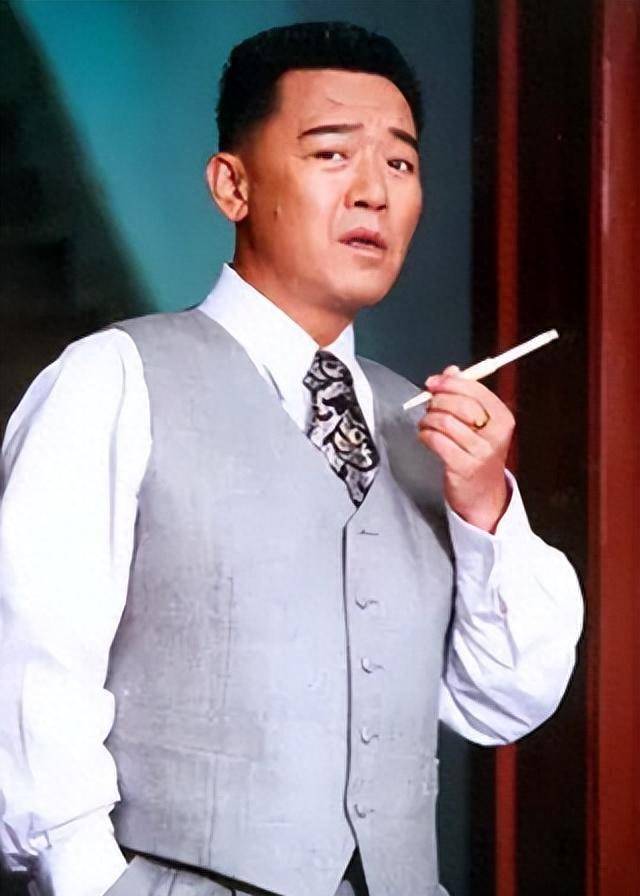 李元元:父亲是演员李立群,前途一片光明,因初恋是男子备受争议_女儿