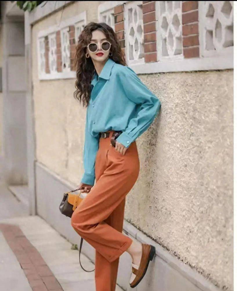 优雅时尚的搭配孔雀蓝,7套抢眼颜色,适合所有肤色显得更白_组合_感觉