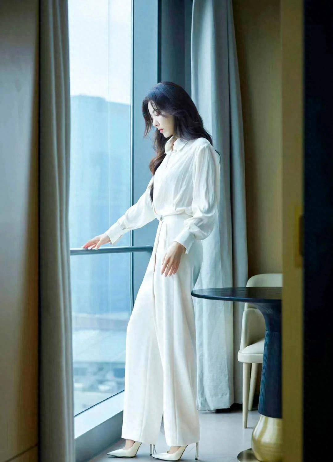 简约前卫,优雅干练,不愧是成熟美人_时尚_造型_女强人