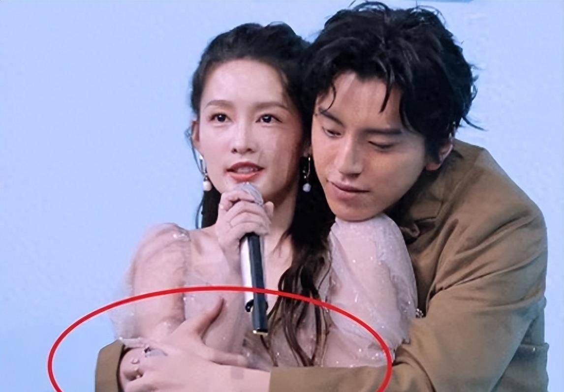 杨幂被当众扯下衣服,李沁遭咸猪手还要赔笑_刘亦菲_郭敬明_张静