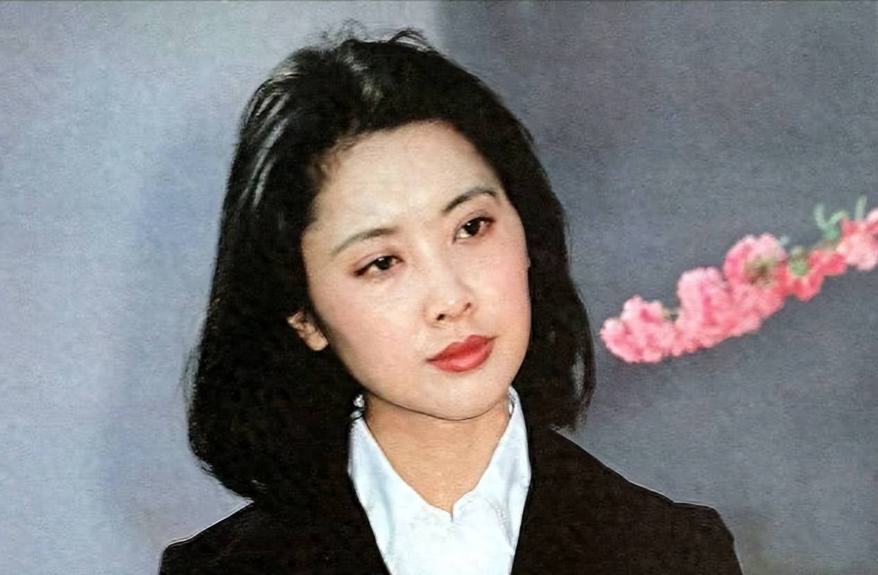 看见71岁朱琳老去的模样,才发现素颜时代的第一美女果然名不虚传_演艺