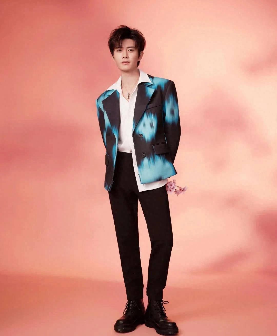 21娱乐瓜:龚俊任嘉伦檀健次赵露思吴磊关晓彤金晨文咏珊田嘉瑞_活动