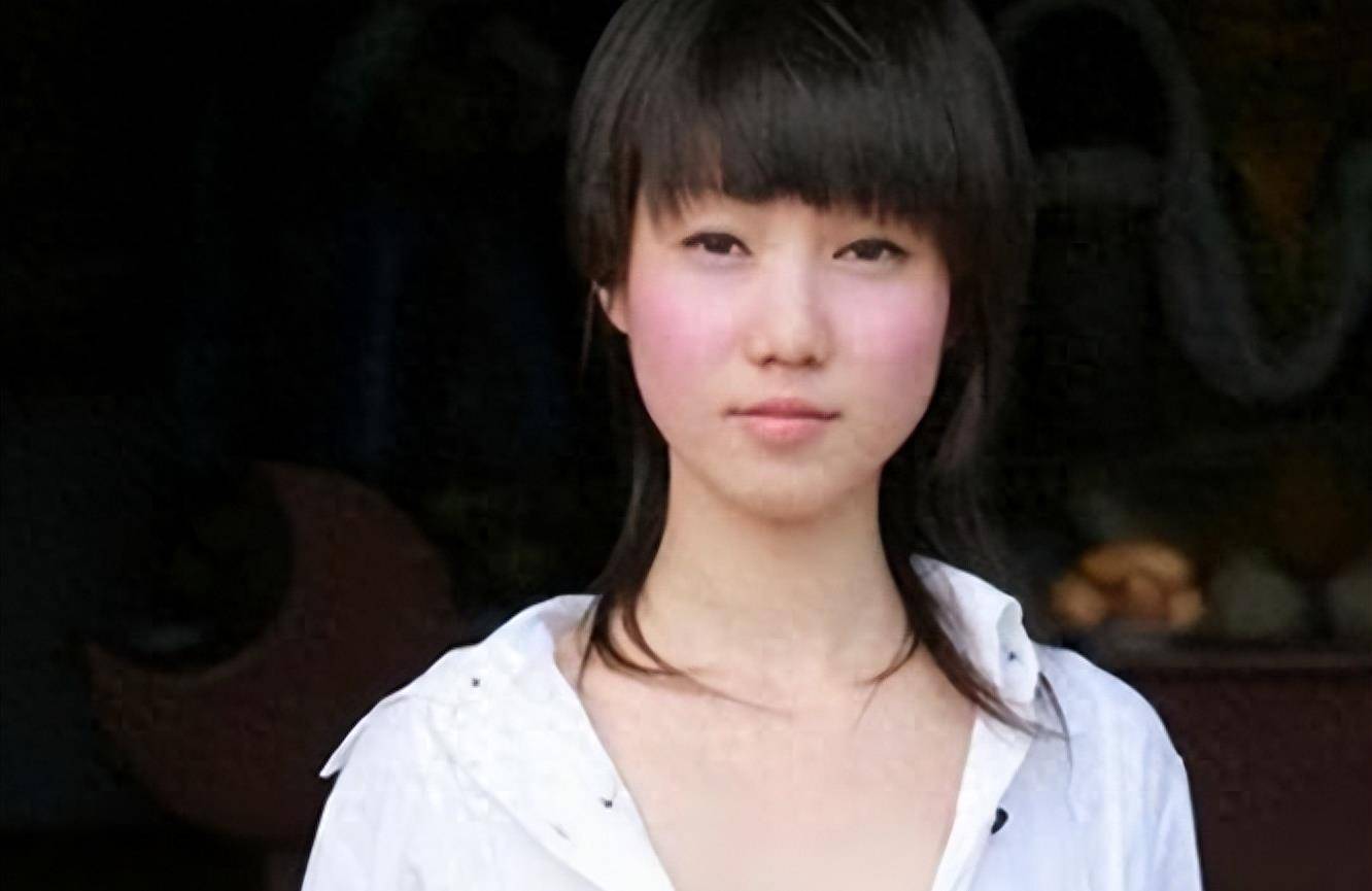 最红裸模张筱雨:22岁时拍写真火爆全网,如今将近40岁仍单身