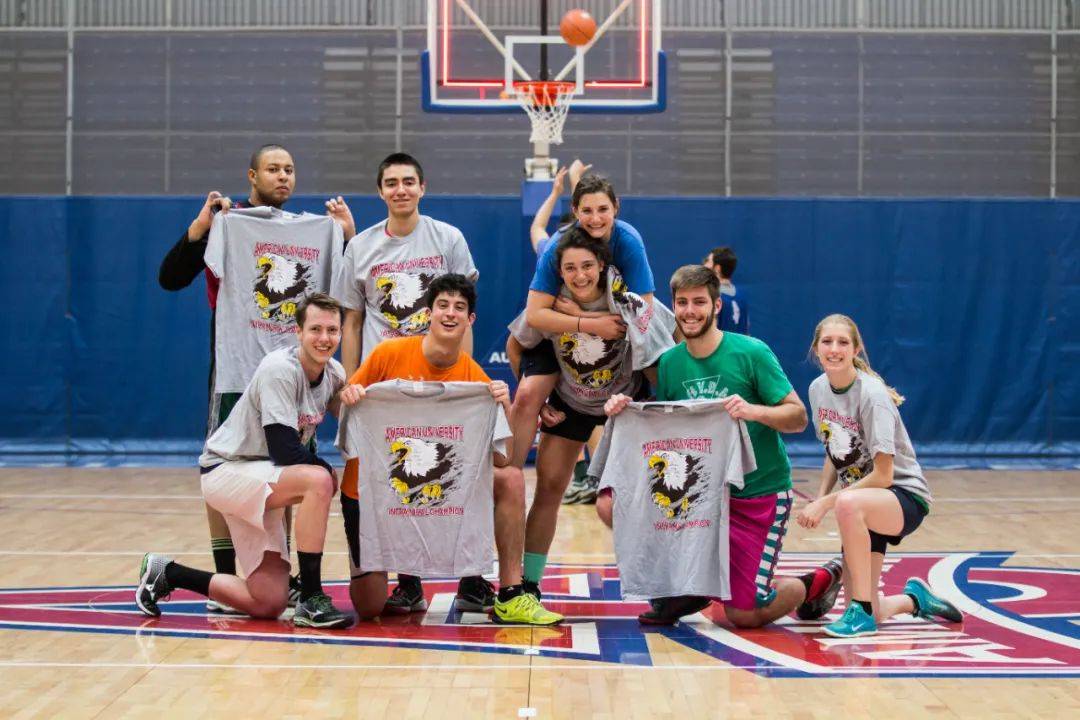 面对五花八门的美国大学社团,新生该如何选择?_活动_组织_文化