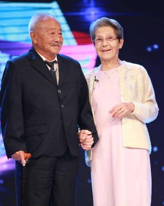 法国一位老太太,单身50余年只为等中国初恋,到80岁时终成眷属_李丹妮