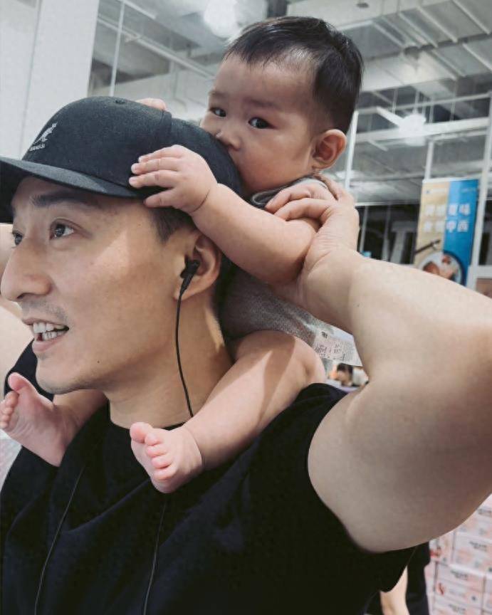 他长得帅,演技好却不温不火,低调娶妻生子,争做有质感的演员_金泽灏