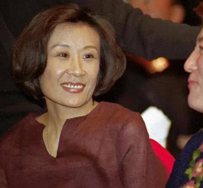 苏小明成名后"分手"前夫去留学,嫁富商生子,今回来转型当演员_艾瑞克