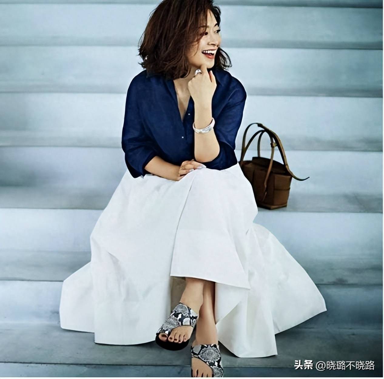 冬季才是"长裙"的主场,瞧陈数,董卿这样穿,多优雅显瘦显气质_裙装