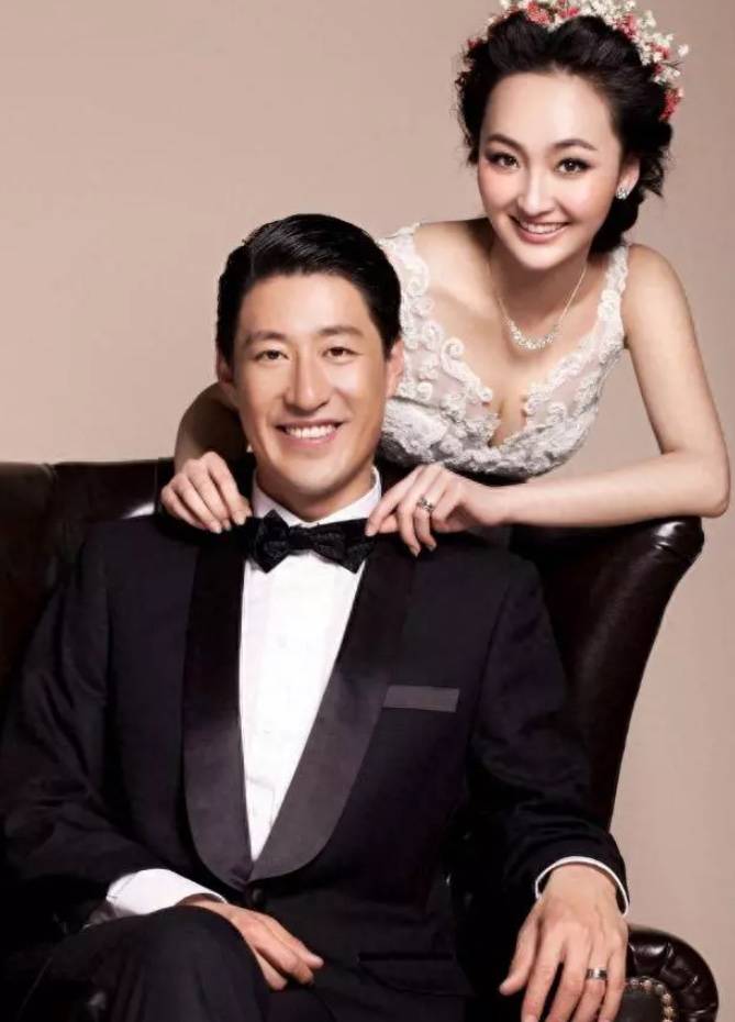 演员于震回山东老家定居,生活归于宁静,四合院跳舞心情愉悦_房顶_网友