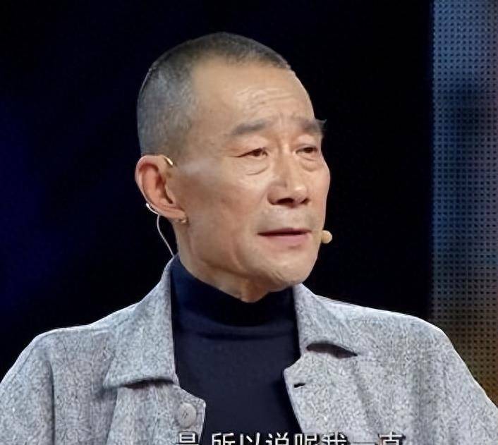后来,当他在部队里当了一名流浪者,去到需要他的地方时,他意外地被