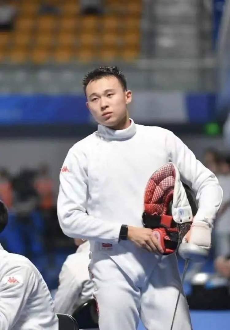 击剑男子个人重剑,男子团体重剑王子杰 击剑运动员她曾获2018年雅加达