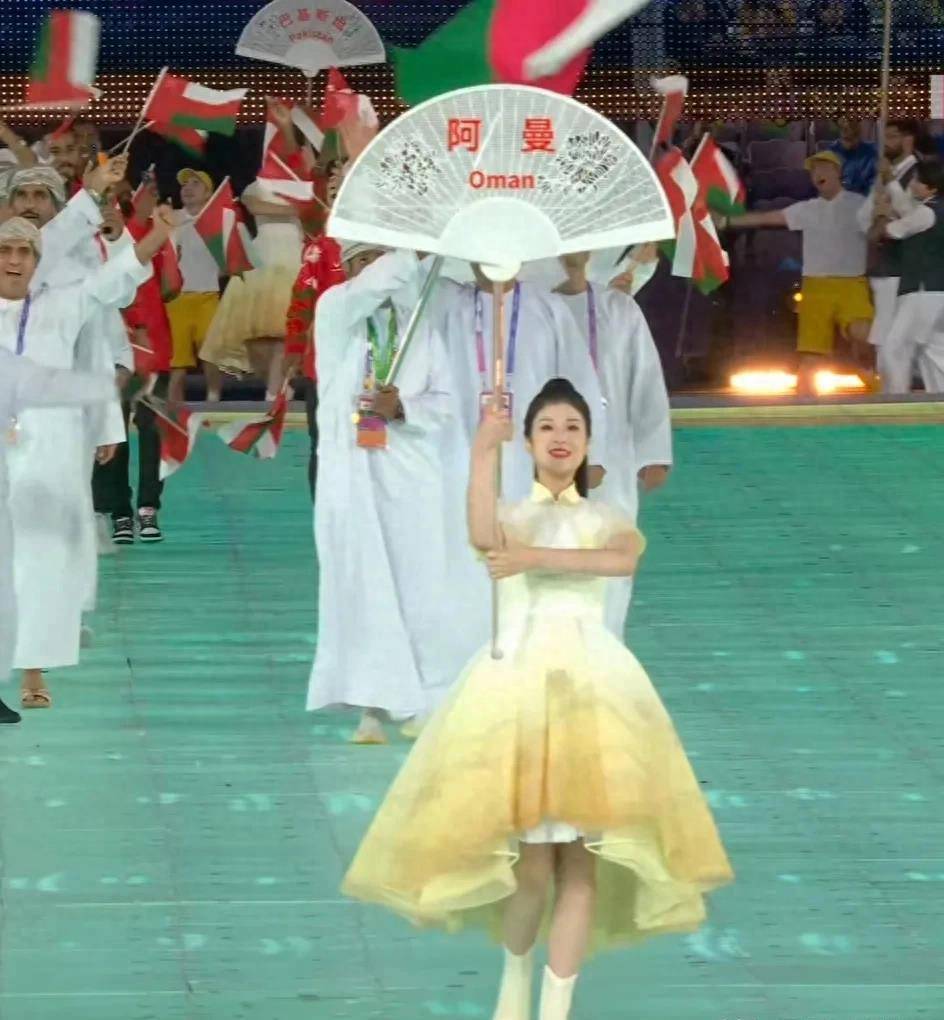 亚运会举牌小姐姐全图来了,看看哪个最美!