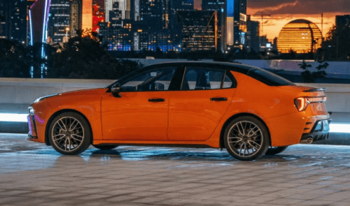 领克03橙车外观部分的最主要变化体现在车漆配色方面,其中身披橙色战